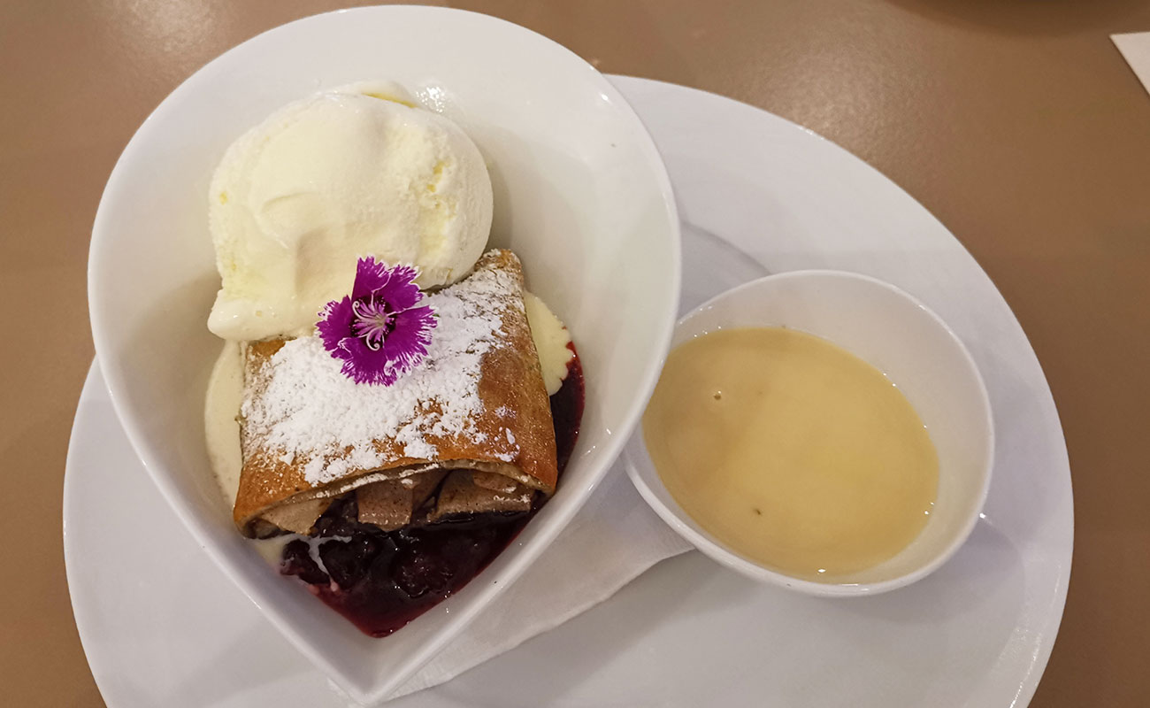 apple-strudel-restaurante-bar-the-cloud-hotel-hilton-san-jose-la-sabana-distrito-mata-redonda-canton-san-jose-san-jose-05012024