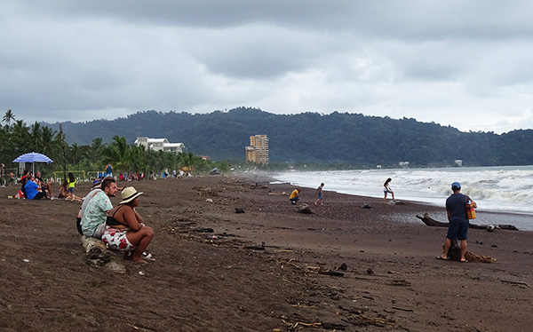 Bañistas Jacó Beach : Garabito