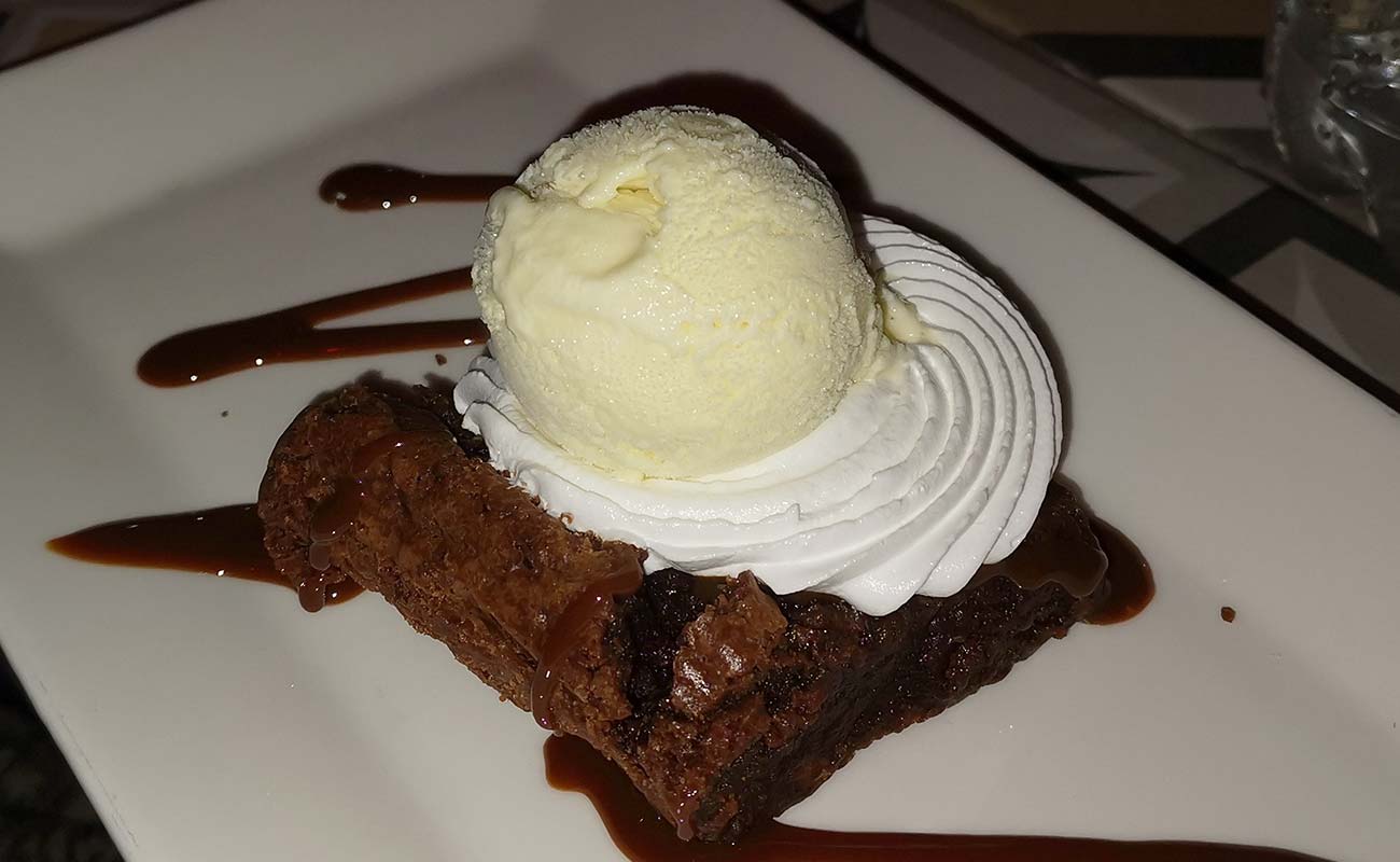 brownie-con-helados-bar-restaurante-santo-pecado-distrito-rincon-de-sabanilla-canton-san-pablo-heredia-08032024