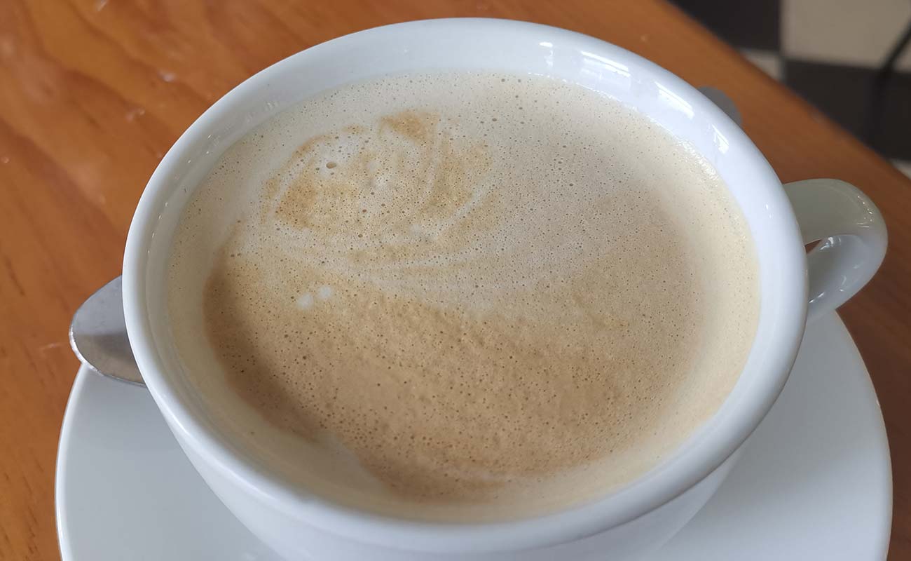 cafe-con-leche-8oz-restaurante-cafe-esencia-mercadito-distrito-san-francisco-canton-heredia-heredia-06032024