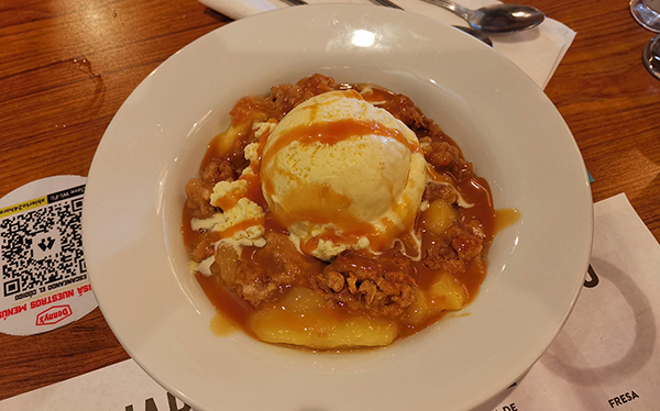 Caramel Apple Crisp - Restaurante Dennis