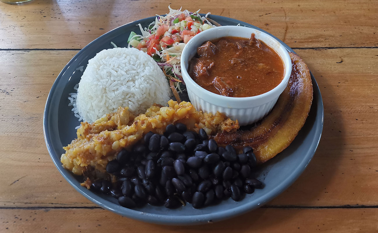 Casado con Carne / Soda el Poás, Vara Blanca, Heredia-201082023