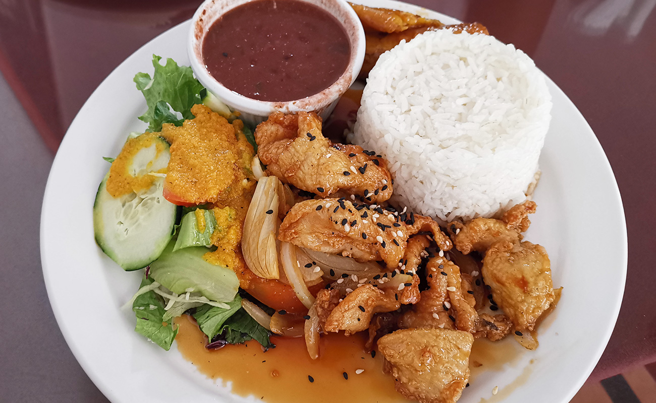 casado-con-pollo-teriyaki-restaurante-trilogia-de-sabores-distrito-san-pedro-canton-san-pedro-san-jose-12022024