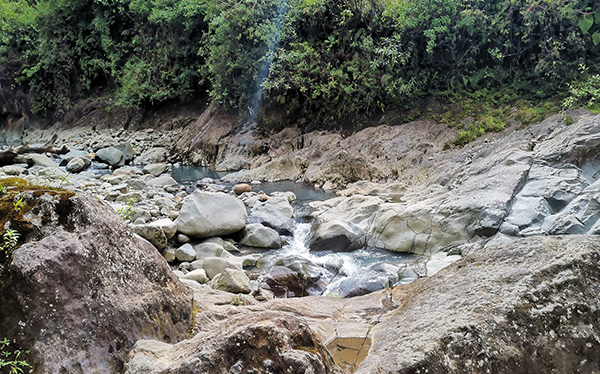 Cauce Pozas Celestes - Río Agrio