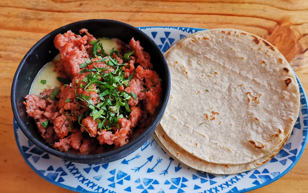 Cazuela Queso con Chorizo : Restaurante Calaveritas