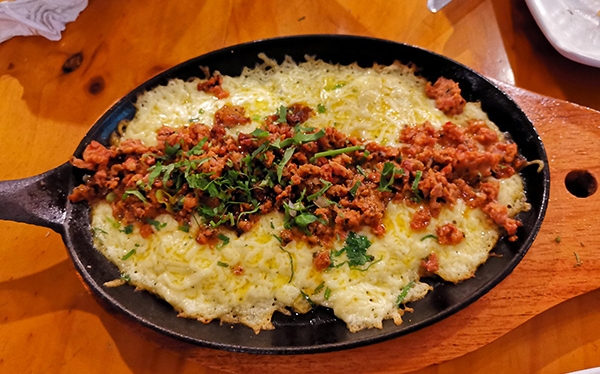 Cazuela de Queso y Chorizo : Restaurante Ajua