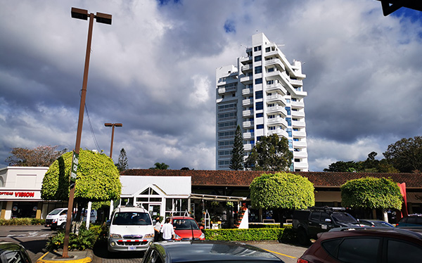 centro comercial los laureles escazu