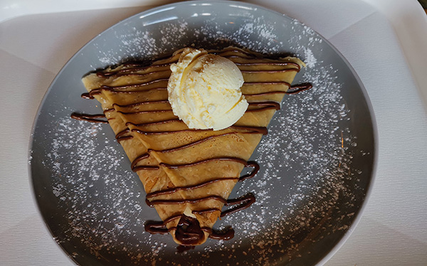 Crepa de Fresa y Helado - Restaurante La Crepa