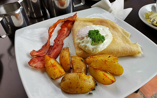 Crepa con Tocineta - Restaurante Cafetería Bromelias del Río