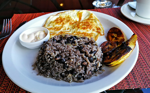 Desayuno Típico - Restaurante Le Bistro