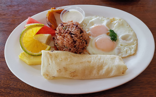 Desayuno Típico : Restaurante Búru