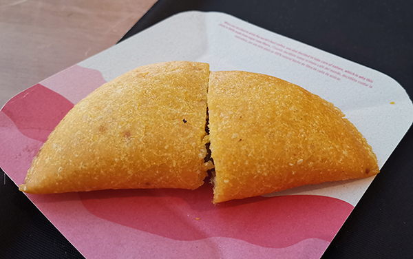 Empanada de Carne : Cafetería Juan Valdez