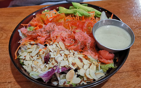 Ensalada de Salmón - Restaurante Spoon