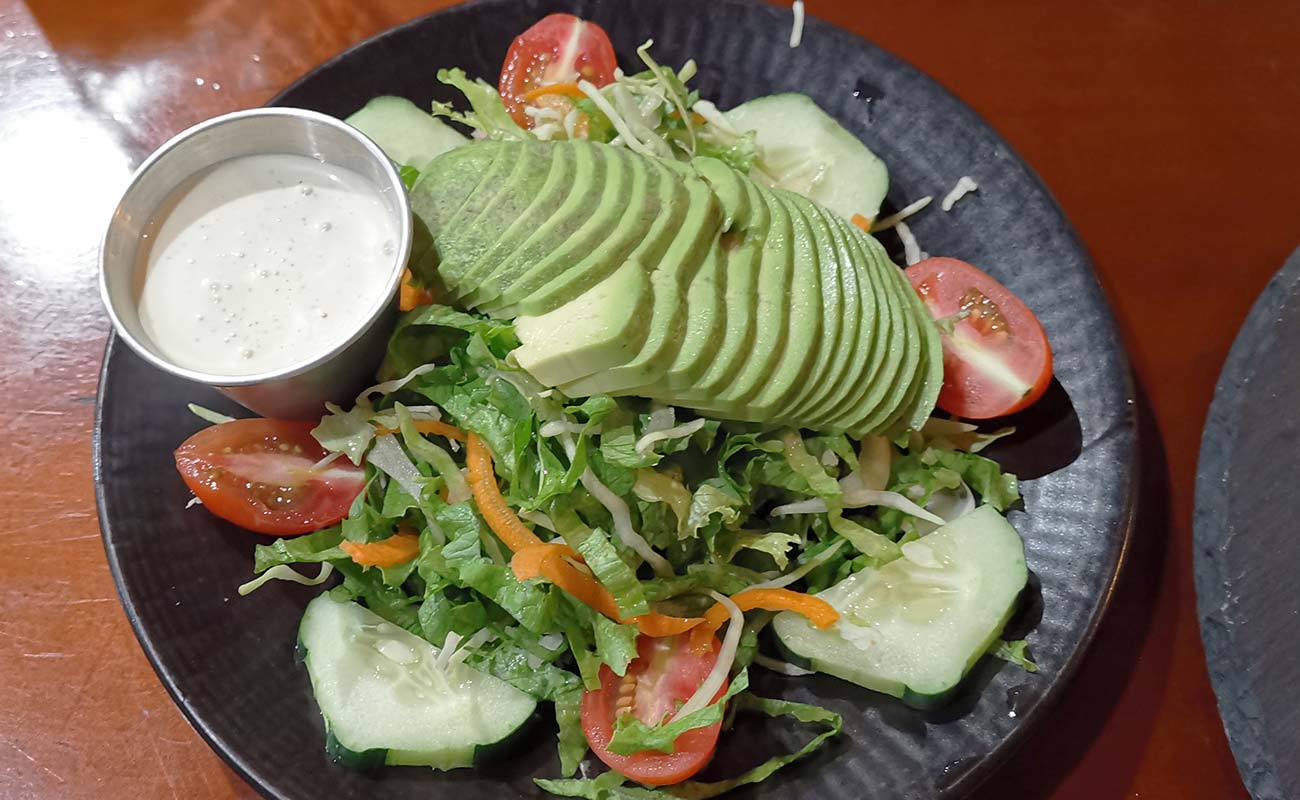 ensalada-verde-y-aguacate-restaurante-tierra-mar-distrito-san-joaquin-canton-flores-heredia-26022024