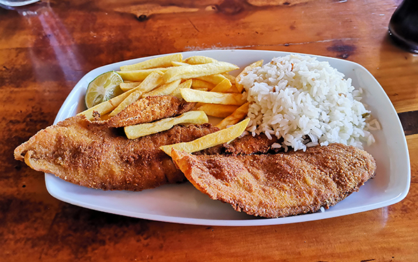 Filete Corvina Empanizado : Restaurante la Cevichera