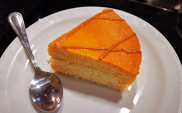 Flan de tres leches - Spoon Plaza Laureles San José