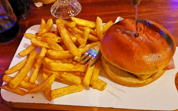 Hamburguesa de la Casa : Mirador Restaurante La Tranca