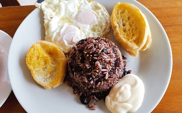 Pinto con Huevo y Natilla - Soda la Esquina del Sabor