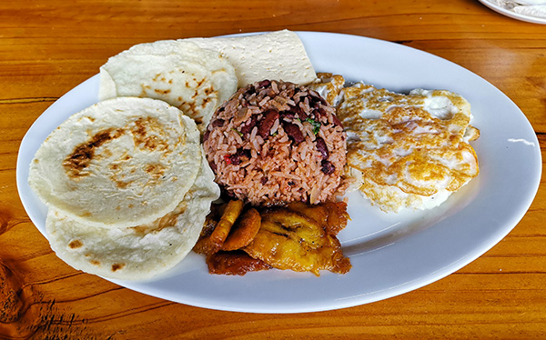 Pinto con Huevo y Natilla- Restaurante Típico de Varablanca