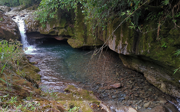 Poza de las Cavernas : Catarata Tesoro Escondido