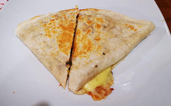 Quesadilla Chile con Carne Spoon San Francisco Heredia