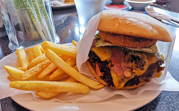 Smoke House Hamburguer con Aguacate - Jonny Rockets