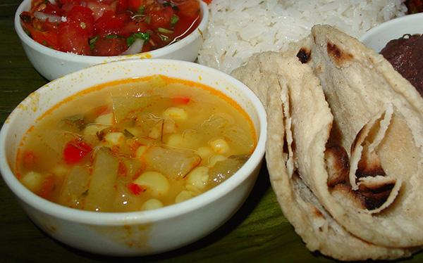 sopa de verduras tipica