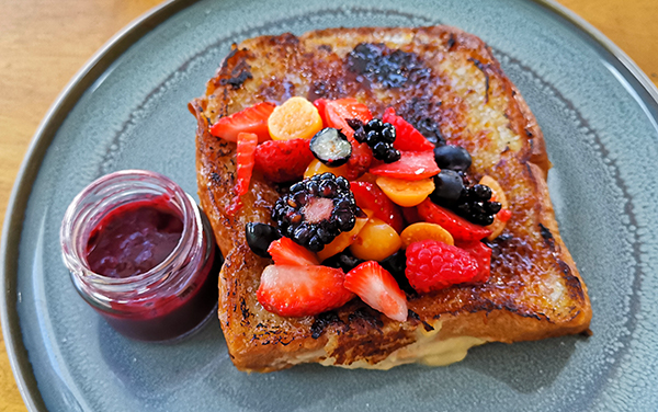 Tostada Francesa con Frutas : Cafetería Sulá