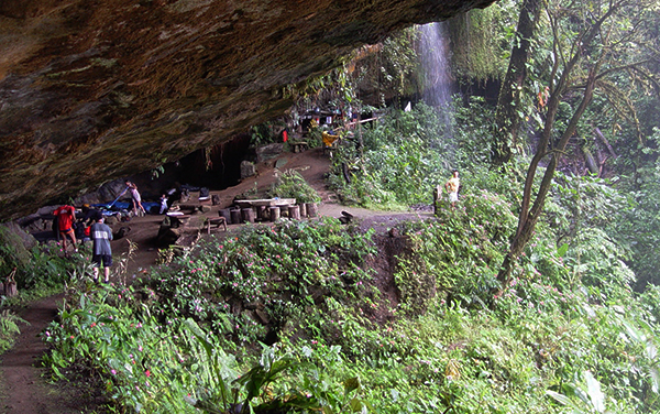 Vista desde el Norte : Casa de Piedra, Catarata Río Diamante