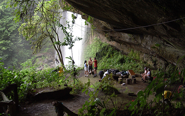 Vista General Casa de Piedra : Catarata Rio Diamante