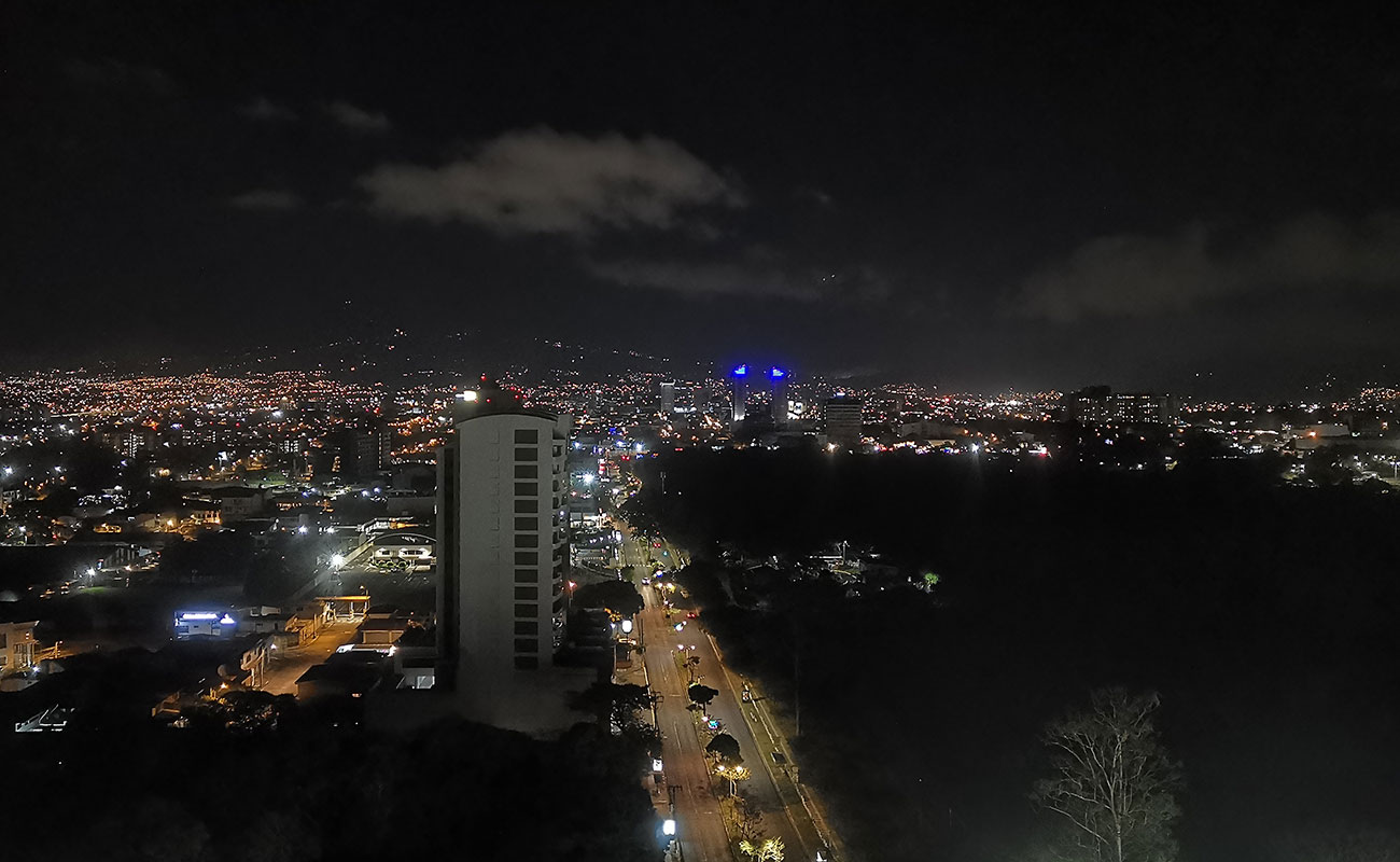 vista-nocturna-distrito-paseo-colon-canton-san-jose-san-jose-05012024